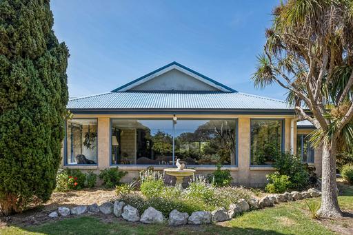 Farm Sold - SA - Kingscote - 5223 - Sandstone Family Estate on 10 Hectares - Pool, Studio & Subdivision Potential 
