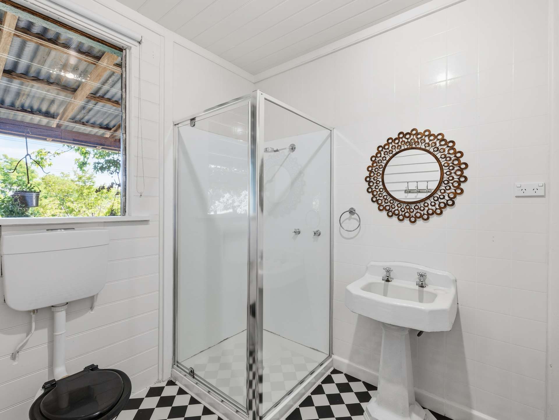 84 Kings Lane, Moyhu For Sale by Farmbuy.com - image 11