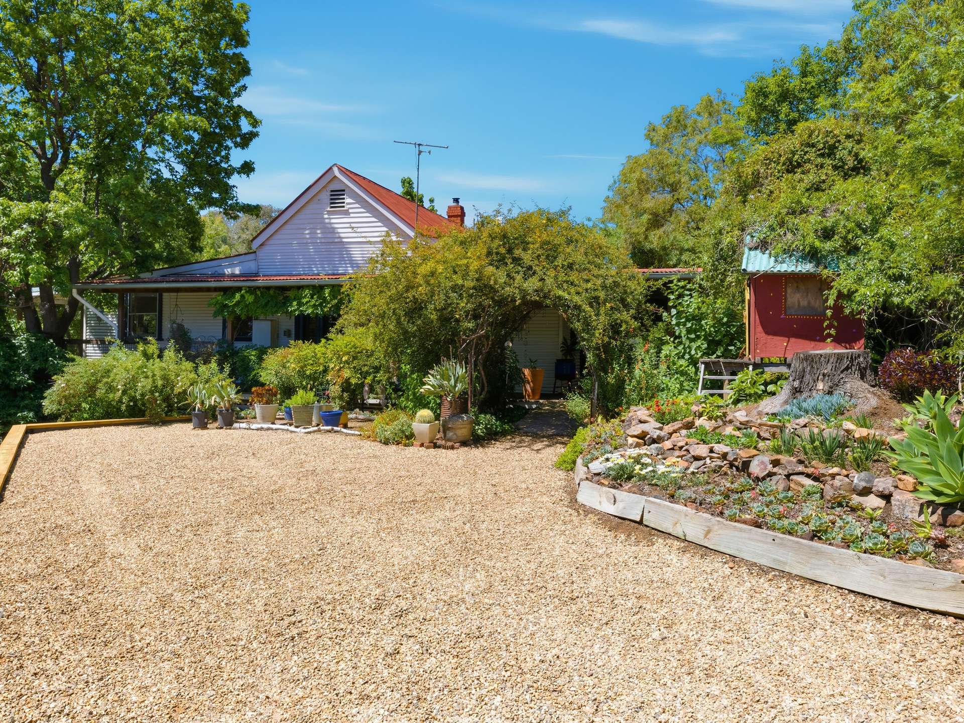 84 Kings Lane, Moyhu For Sale by Farmbuy.com - image 2