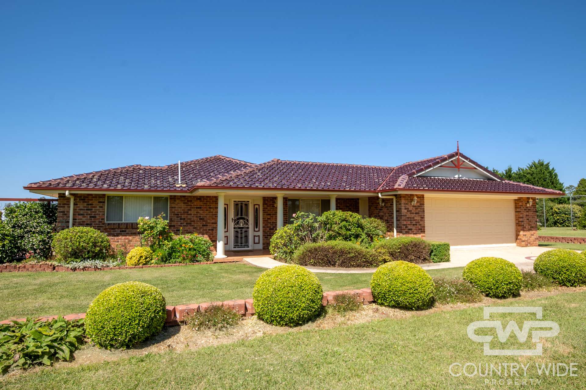 8 Elm Street, Guyra For Sale by Farmbuy.com - image 3