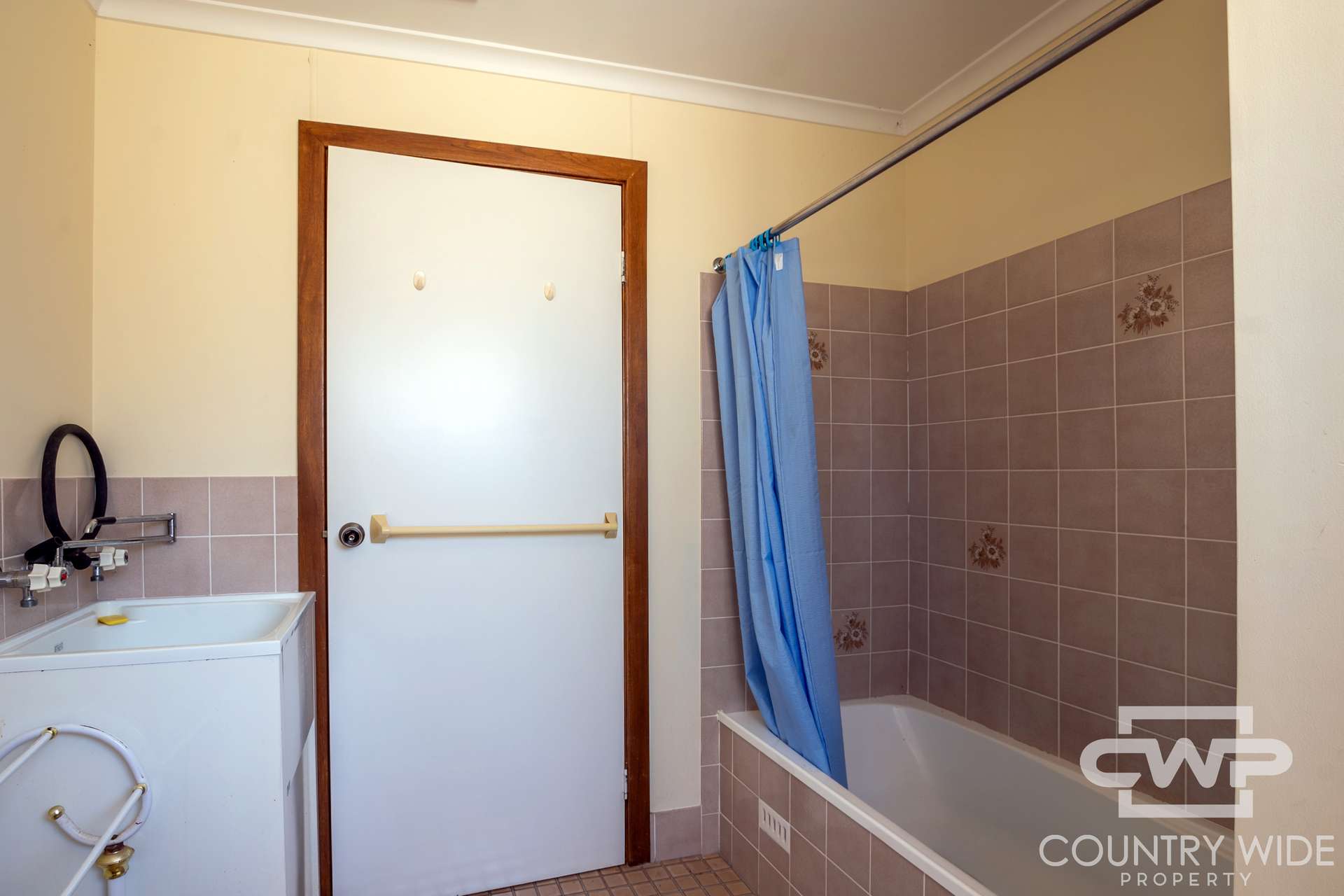 3 Clifford Avenue, Emmaville For Sale by Farmbuy.com - image 7
