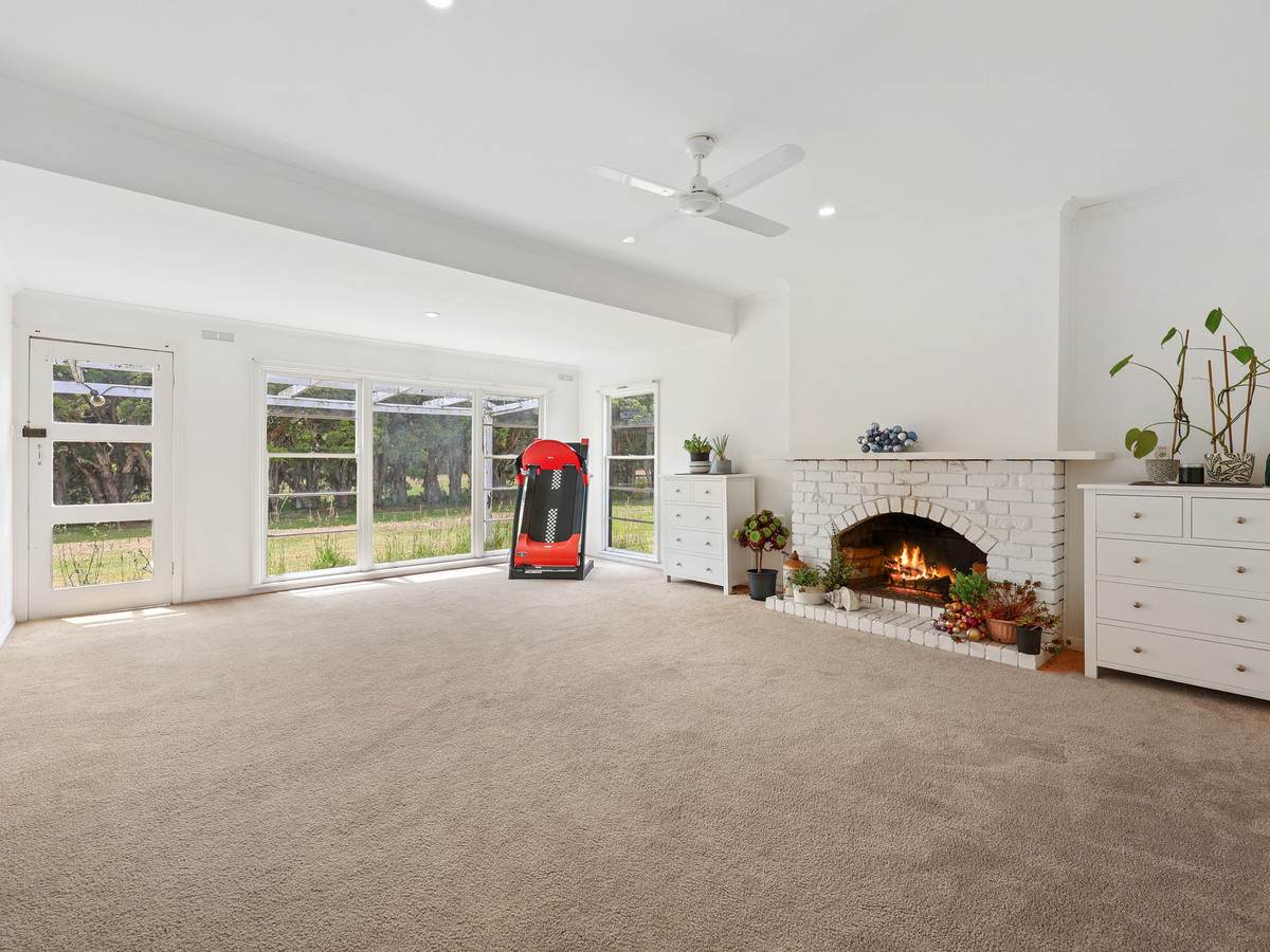 5156 Dartmoor-Hamilton Road, Branxholme For Sale by Farmbuy.com - image 7