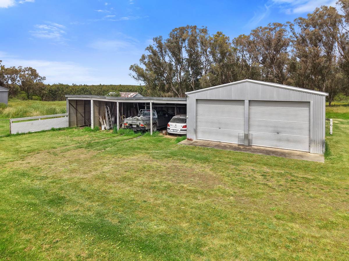 5156 Dartmoor-Hamilton Road, Branxholme For Sale by Farmbuy.com - image 13