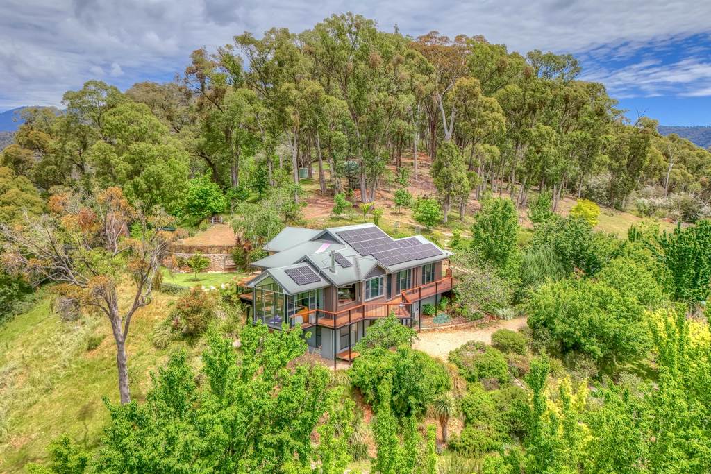 207 Mount Buffalo Road, Porepunkah VIC 3740
