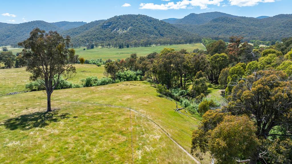 417 Black Flats Road, Mudgegonga VIC 3737