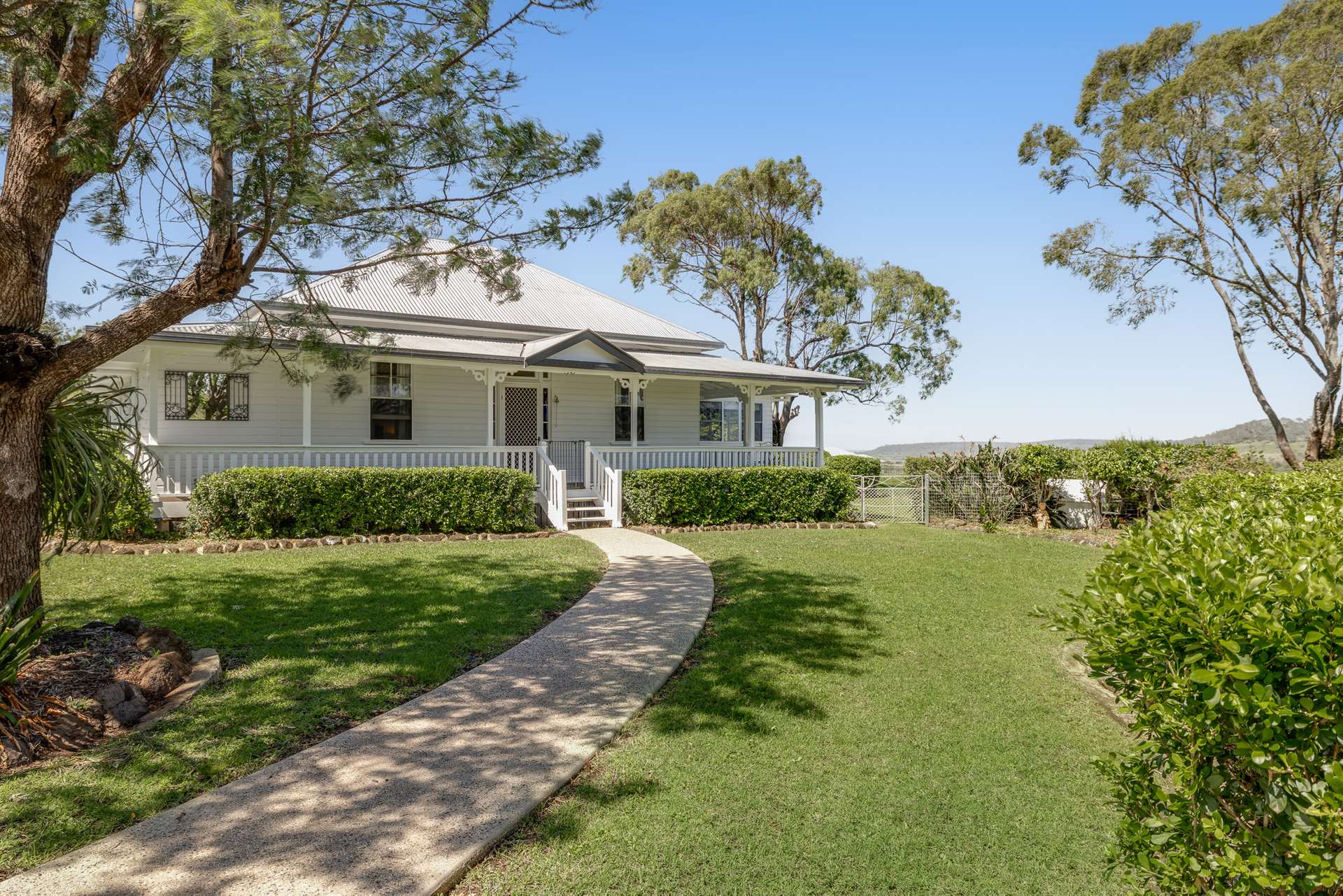 'Warialda' 96 Moller Road, East Greenmount Sold by Farmbuy.com - image 1