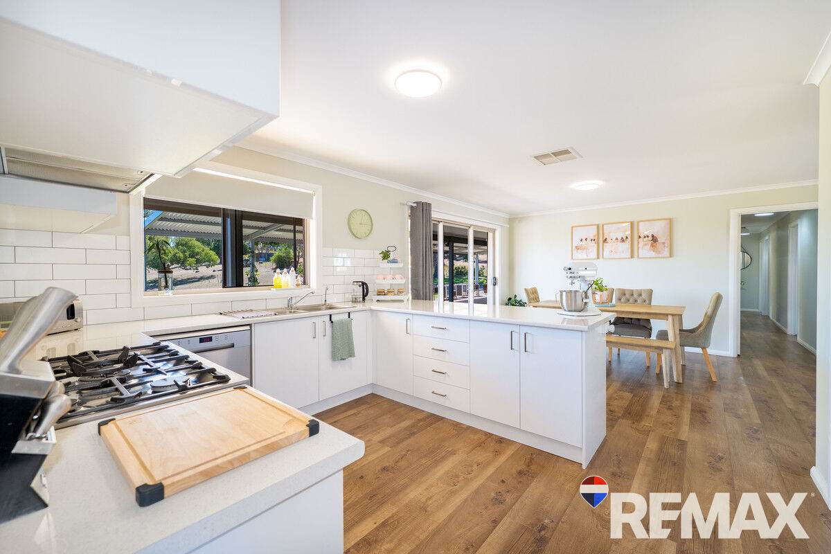 31 Tathra Drive, Junee For Sale by Farmbuy.com - image 4