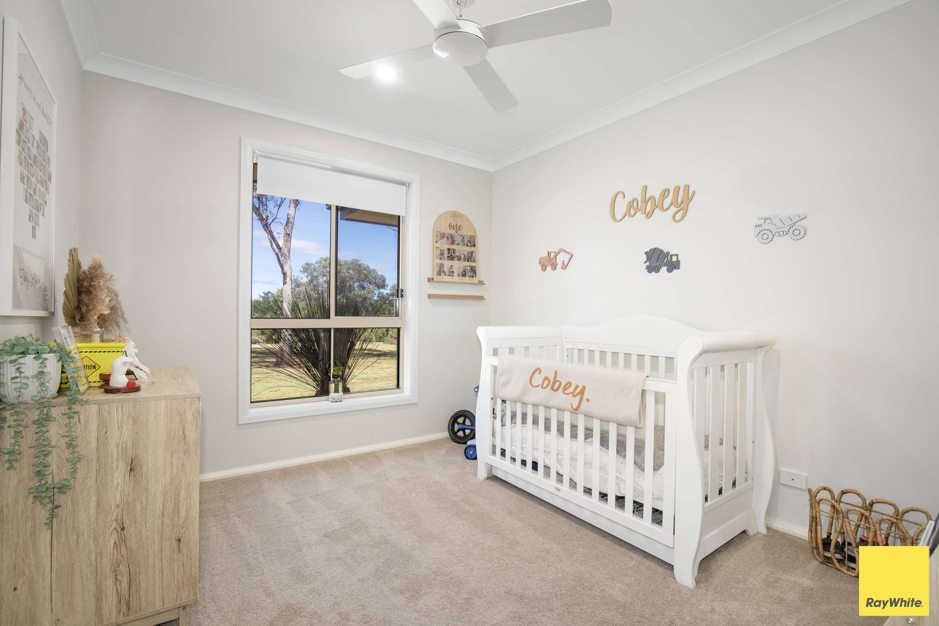 27 Bimbadeen Drive, Inverell For Sale by Farmbuy.com - image 9