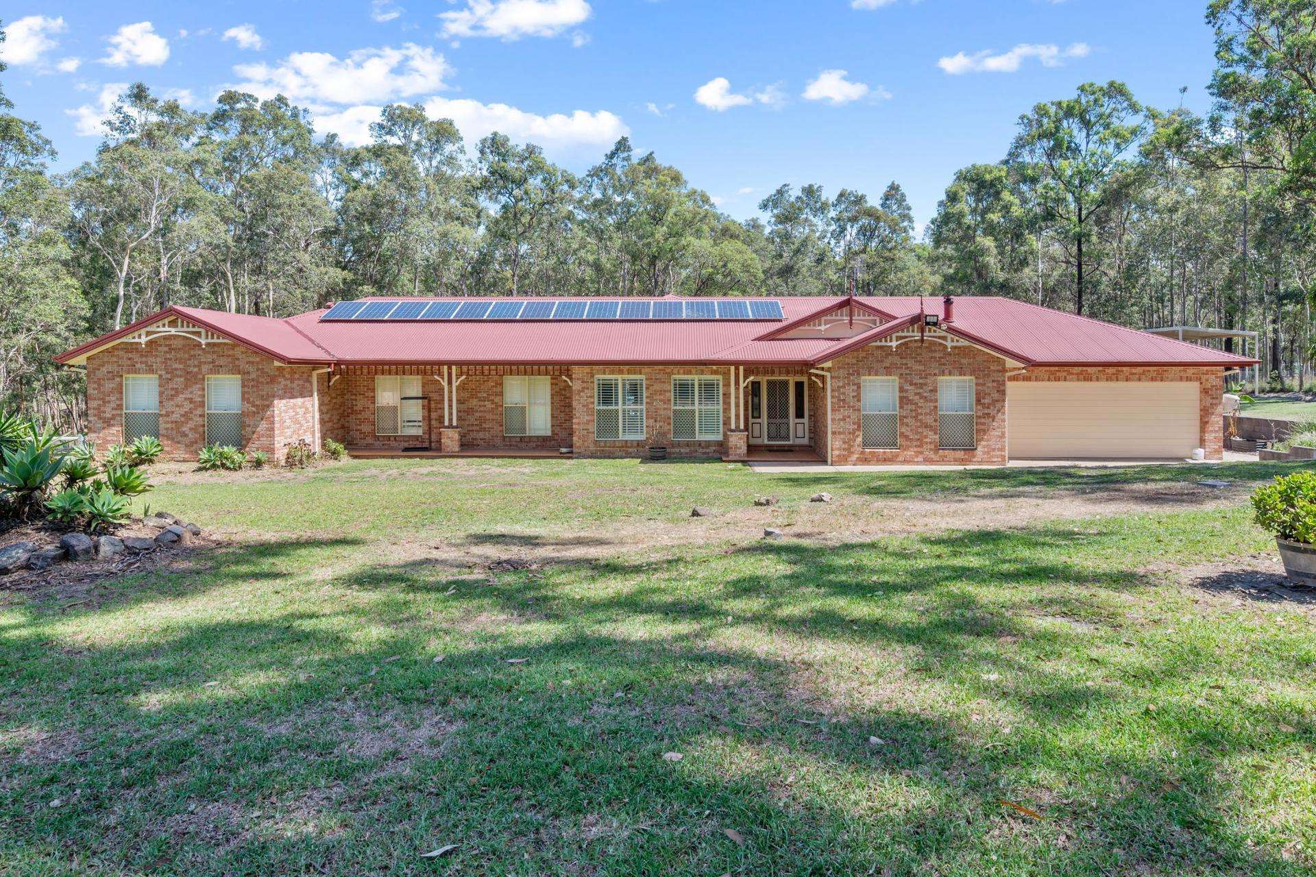 52 Barrington Grove, Thornton Sold by Farmbuy.com - image 1