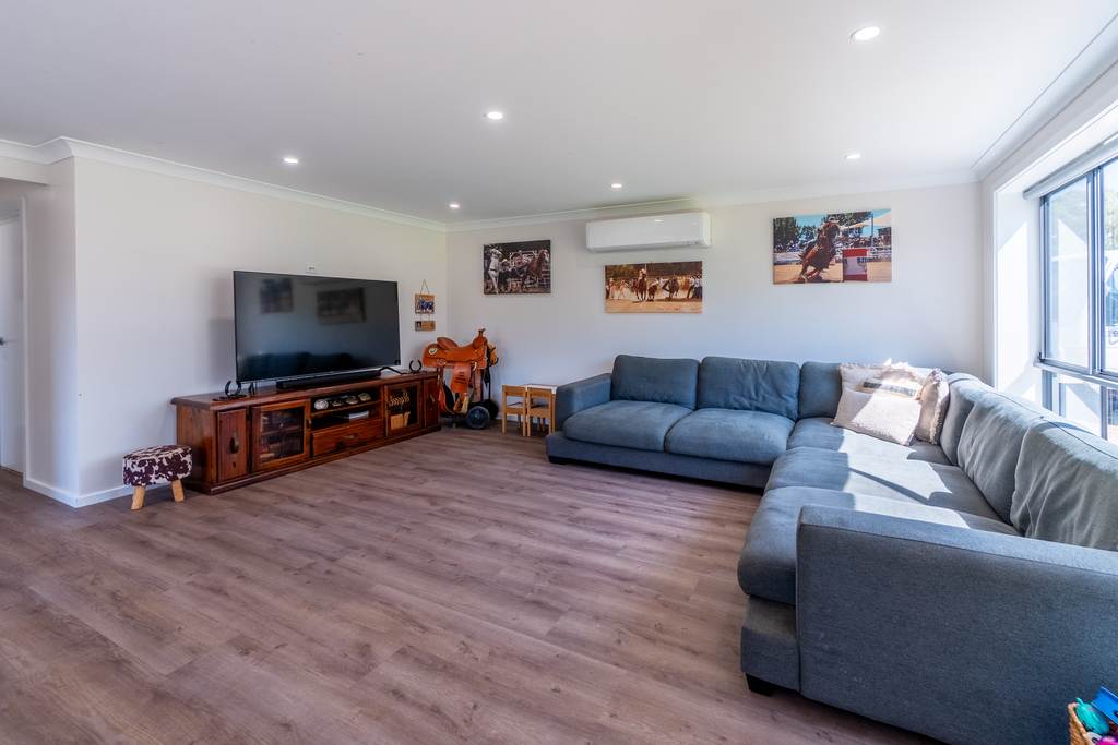 2 Killarney Street, Temora NSW 2666