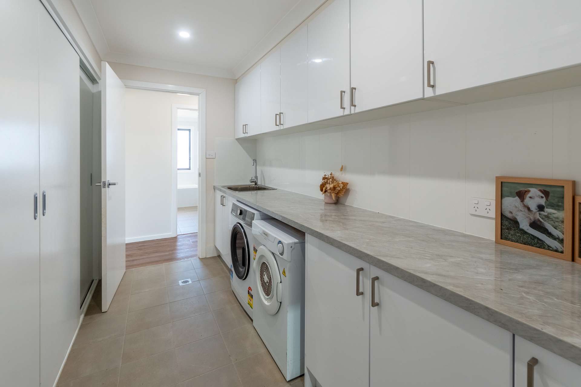 2 Killarney Street, Temora For Sale by Farmbuy.com - image 13