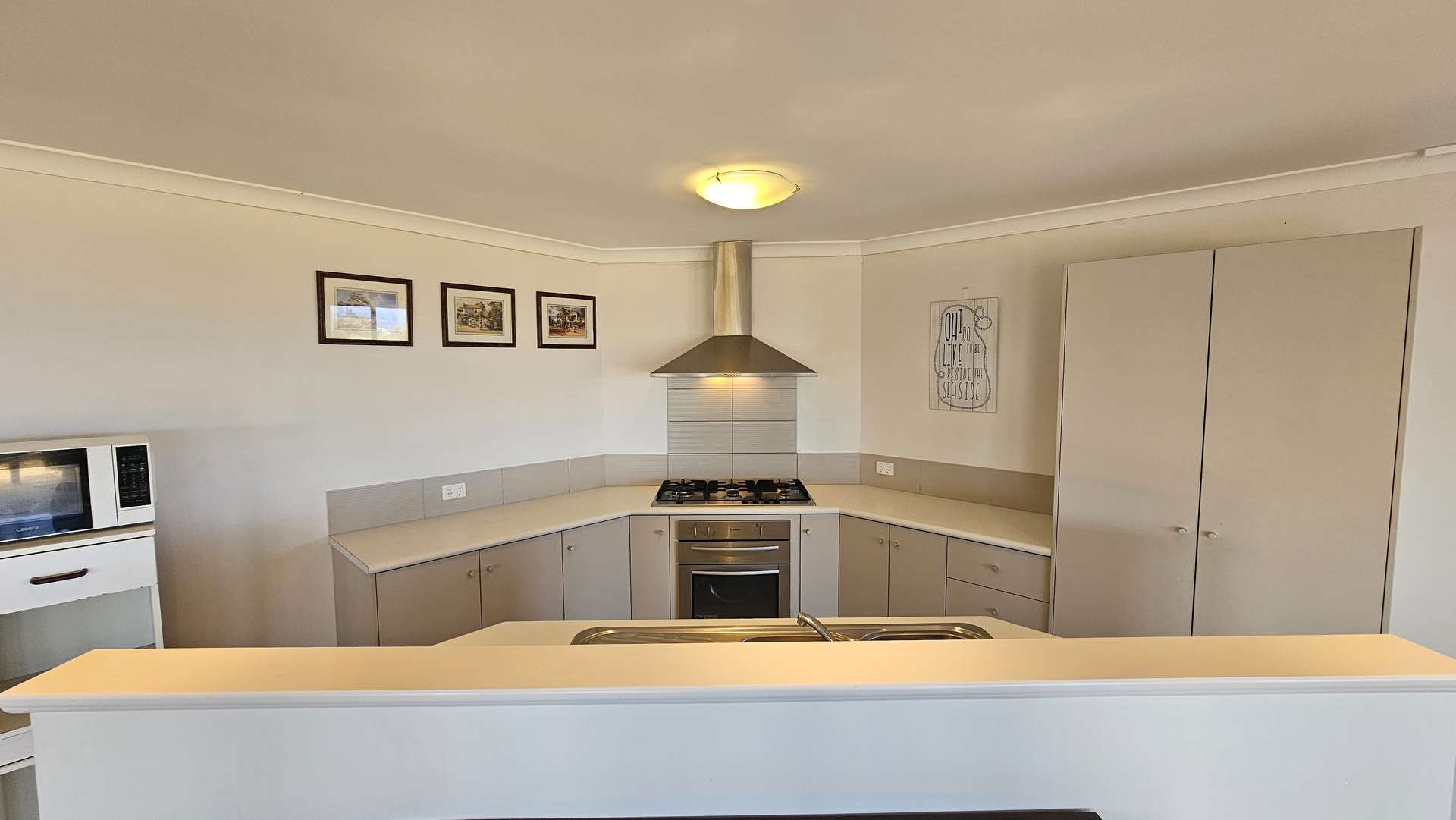 8 Explorer Avenue, Kalbarri For Sale by Farmbuy.com - image 3