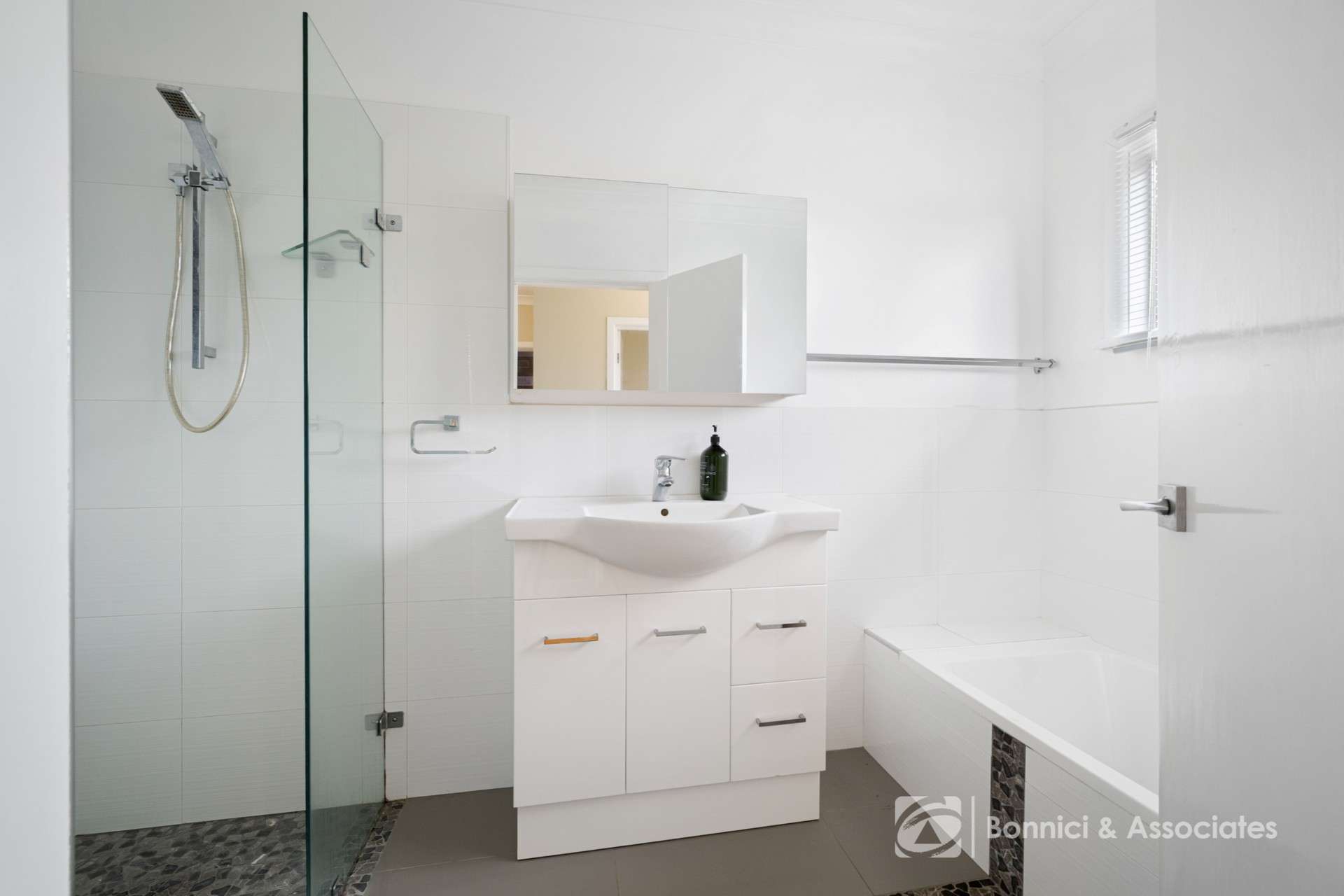 5413 Great Alpine Road, Ovens For Sale by Farmbuy.com - image 10