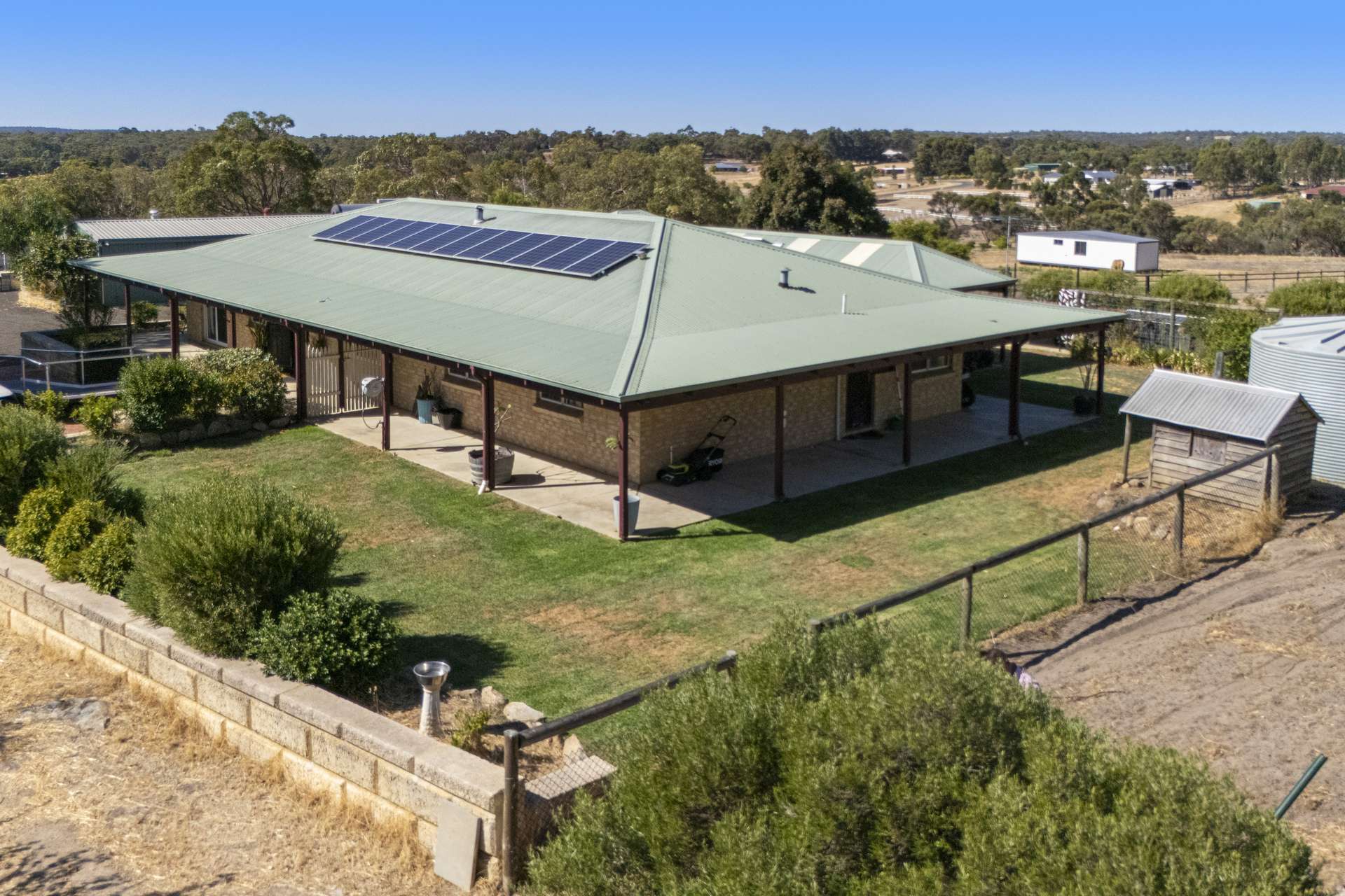 18 Evelyn Place, Bullsbrook For Sale by Farmbuy.com - image 2