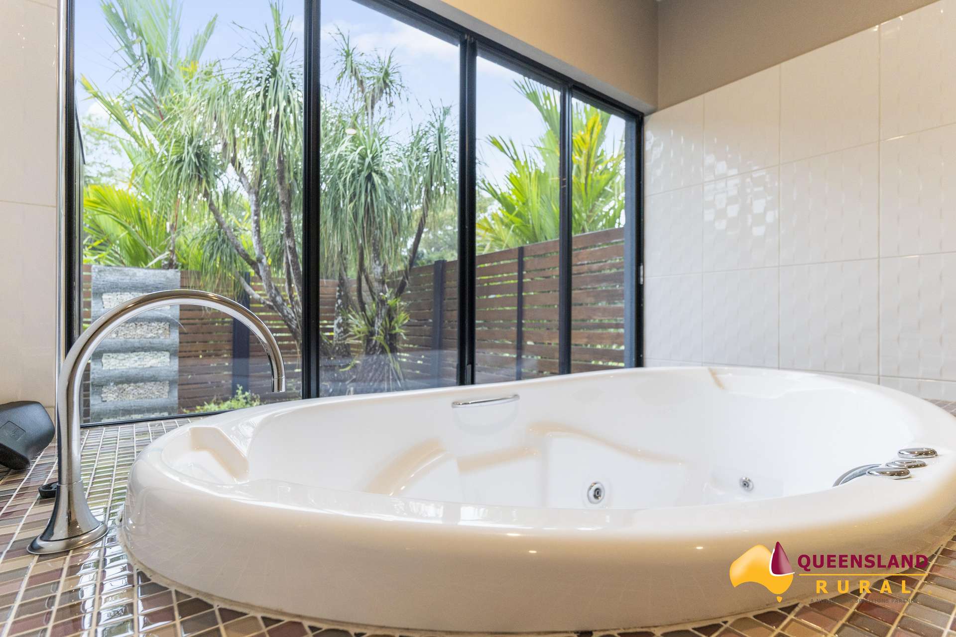 Bramston Beach For Sale by Farmbuy.com - image 10