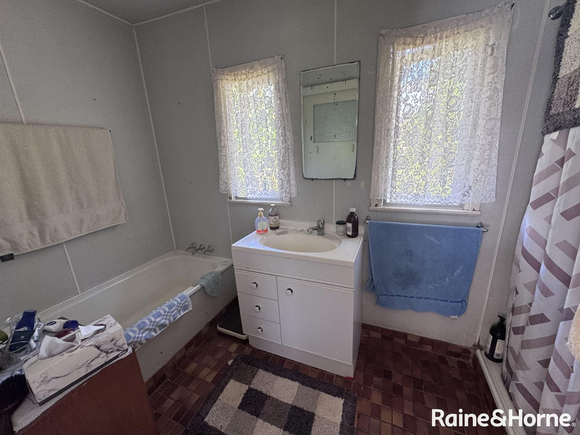 3 Davies Street, Yarraman For Sale by Farmbuy.com - image 11