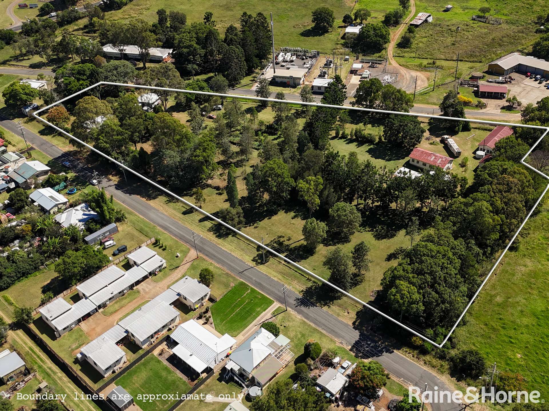 3 Davies Street, Yarraman For Sale by Farmbuy.com - image 2