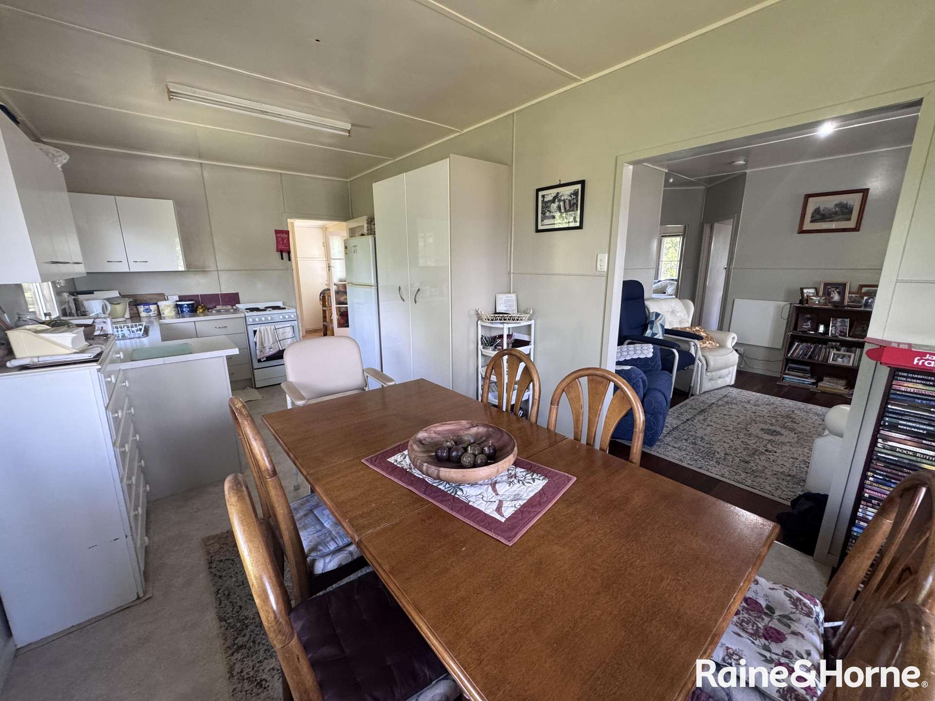 3 Davies Street, Yarraman For Sale by Farmbuy.com - image 6