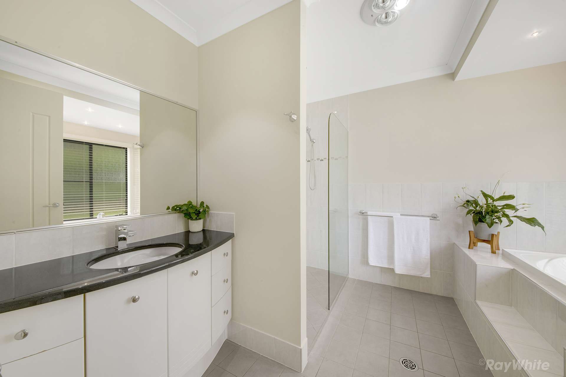 206 Awoonga Dam Road, Benaraby For Sale by Farmbuy.com - image 19