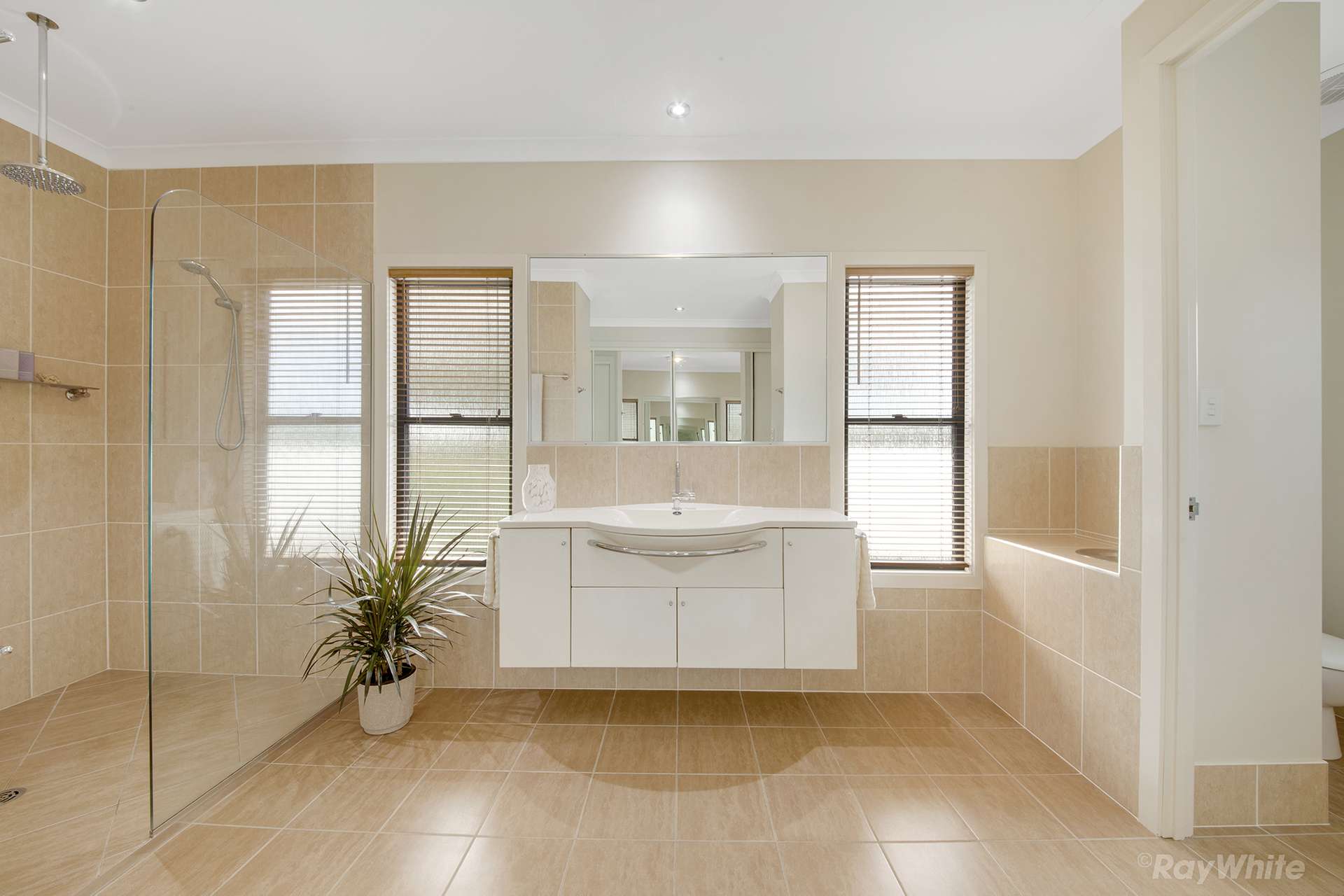 206 Awoonga Dam Road, Benaraby For Sale by Farmbuy.com - image 13
