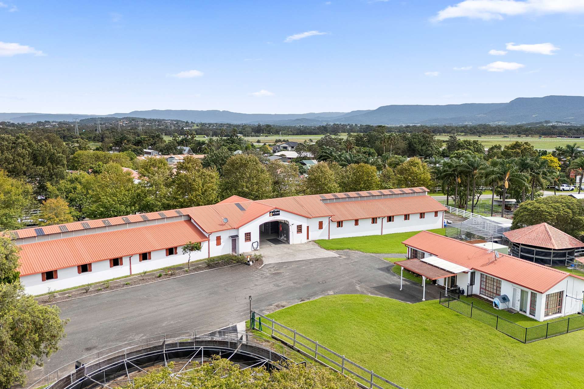 2 Kingston Town Drive, Kembla Grange For Sale by Farmbuy.com - image 1
