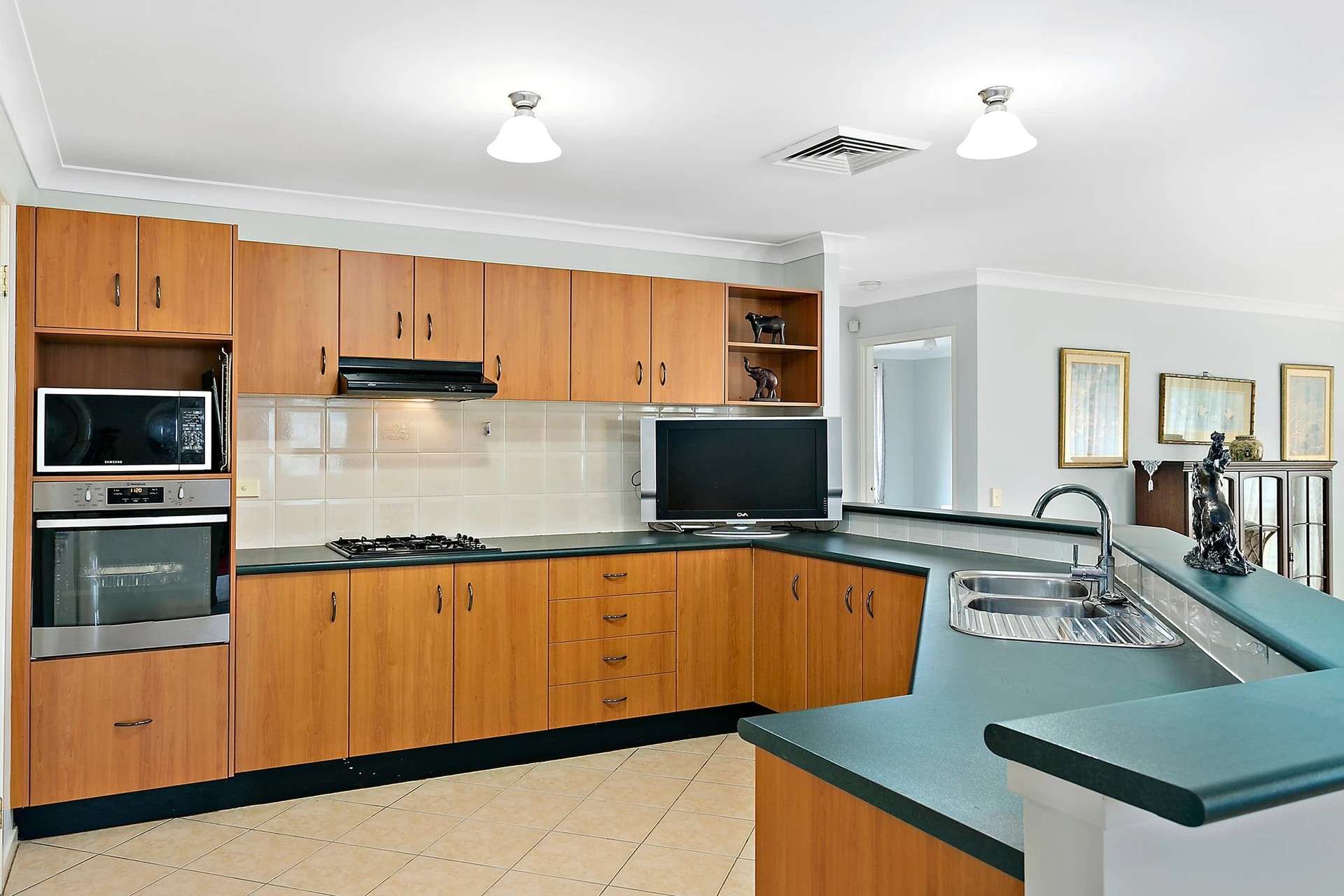 2 Kingston Town Drive, Kembla Grange For Sale by Farmbuy.com - image 11