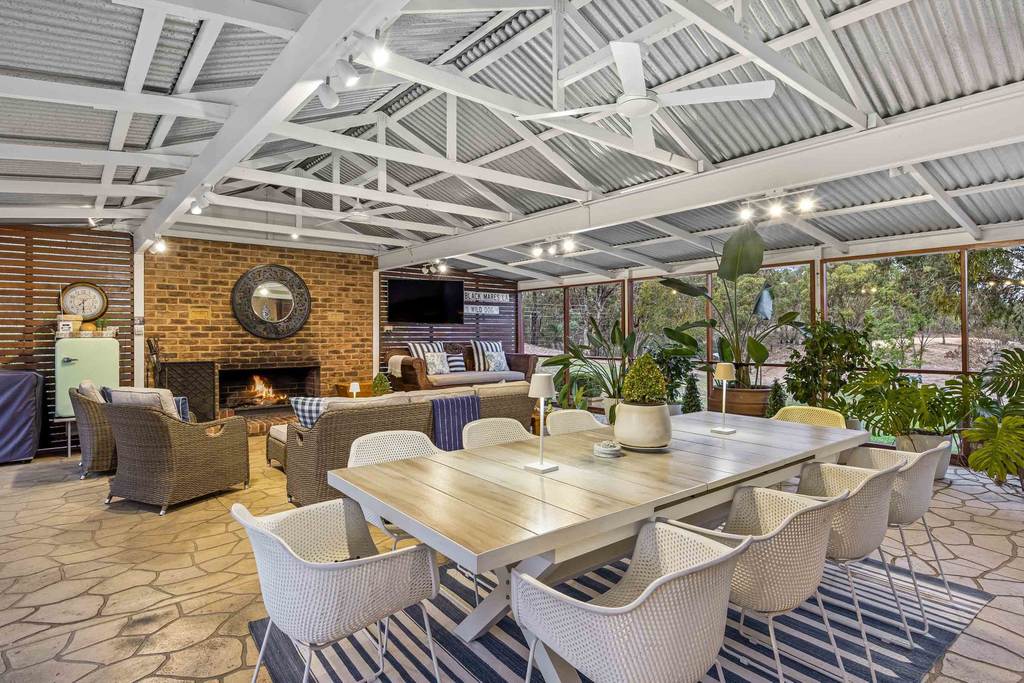 6820 Pyrenees Highway, Avoca VIC 3467