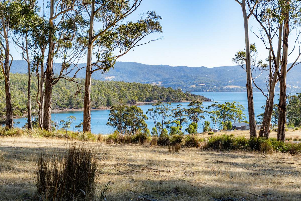 4 D'Entrecasteaux Drive, North Bruny For Sale by Farmbuy.com - image 1