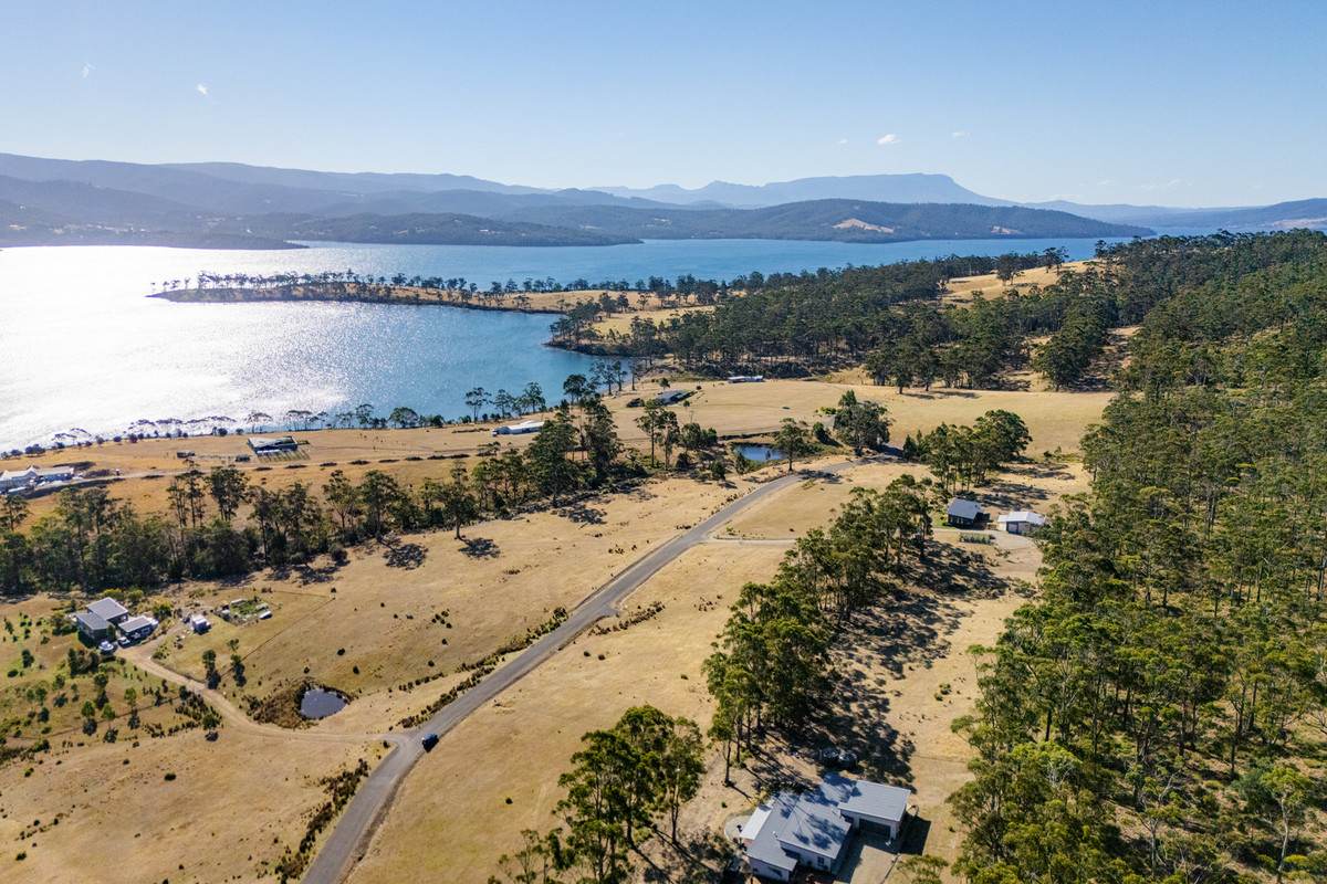 4 D'Entrecasteaux Drive, North Bruny For Sale by Farmbuy.com - image 2