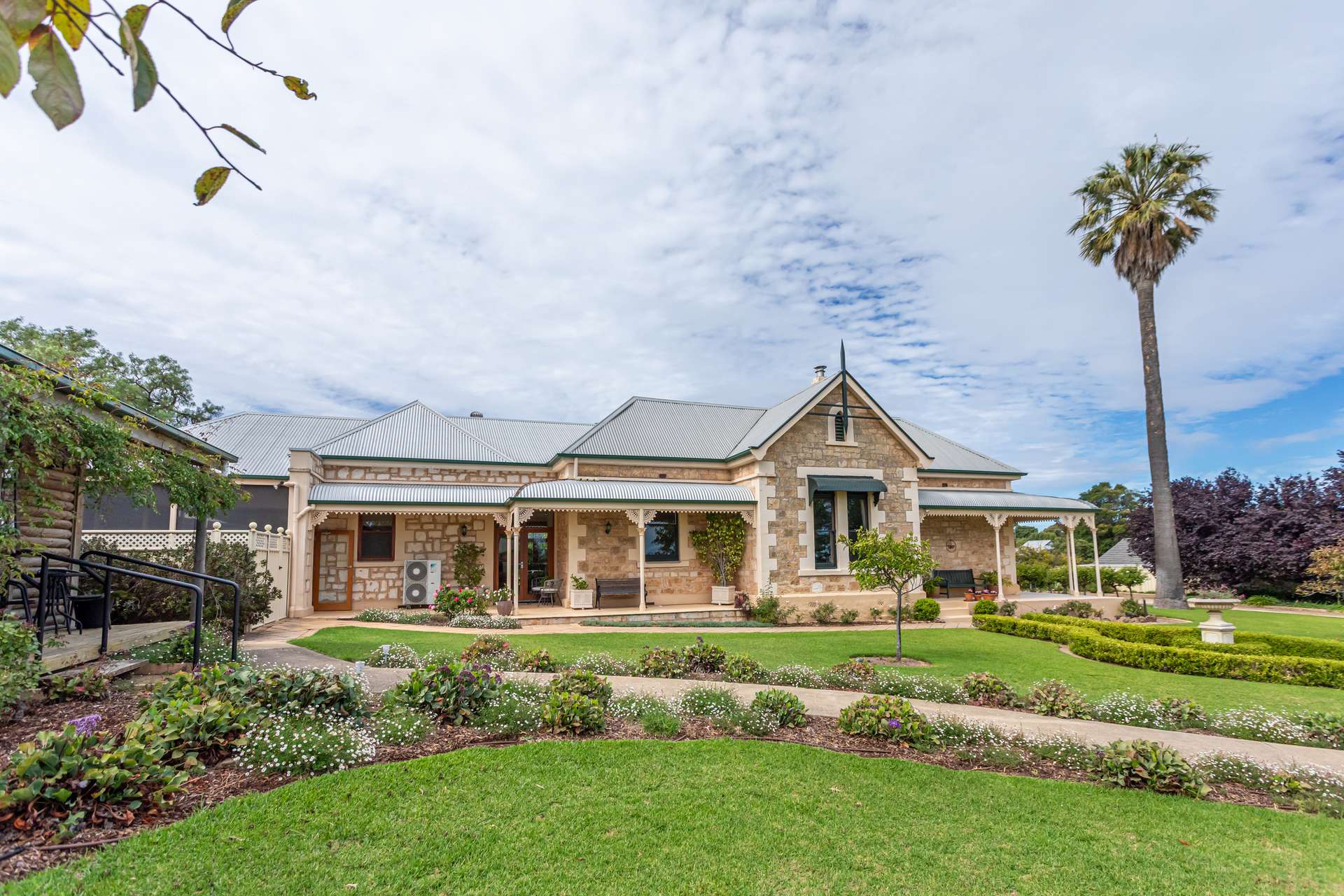 43 Gordon Street, Naracoorte For Sale by Farmbuy.com - image 1