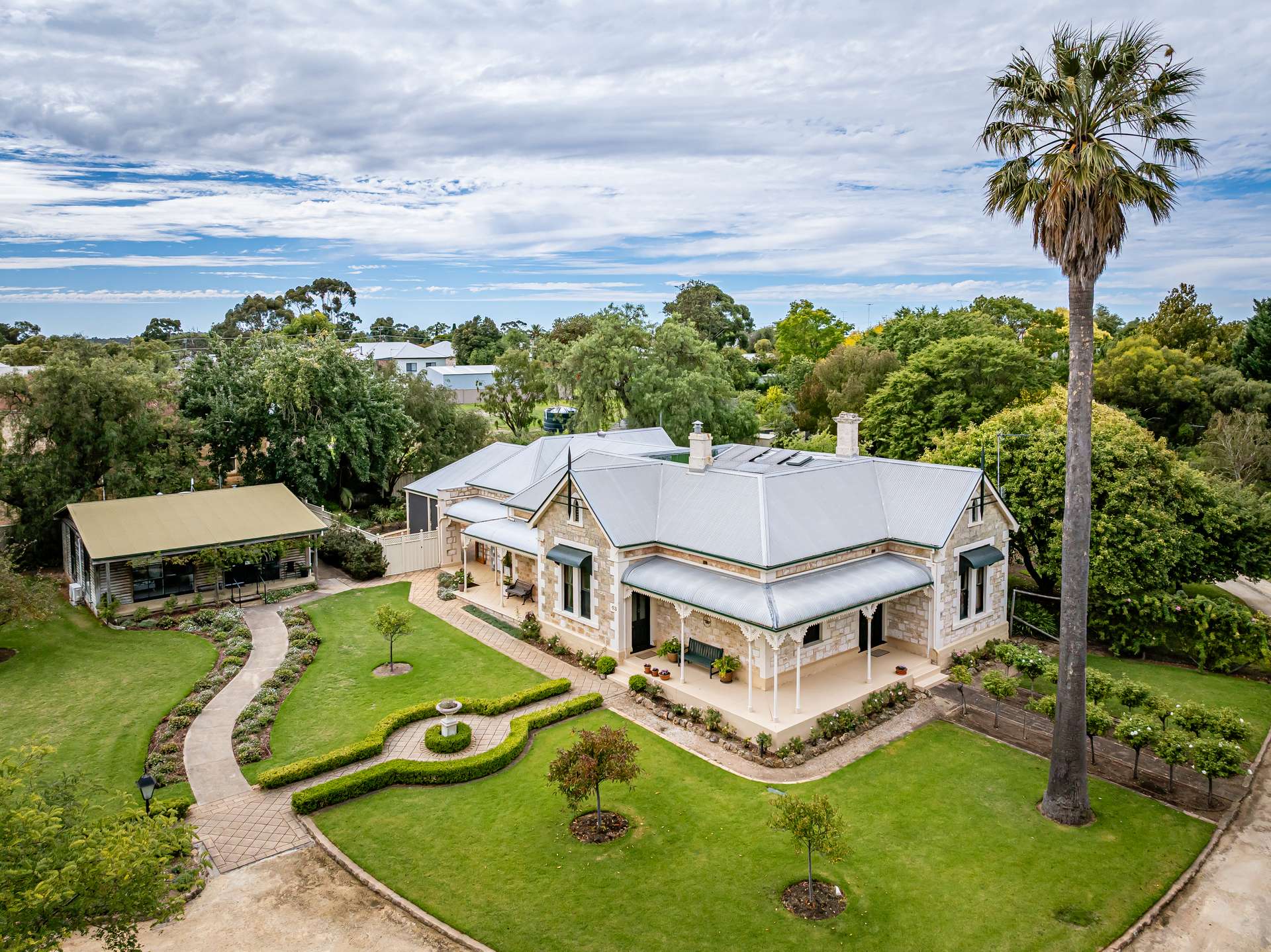 43 Gordon Street, Naracoorte For Sale by Farmbuy.com - image 2