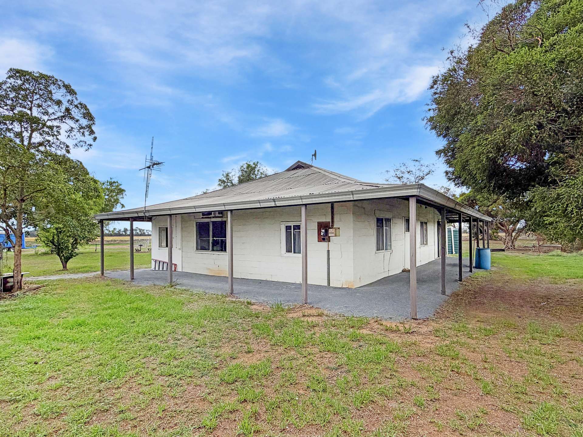 72 Mills Road, Katamatite For Sale by Farmbuy.com - image 3