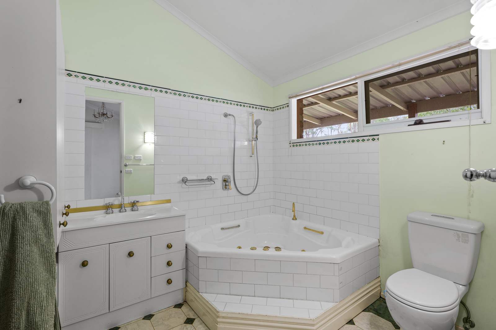 443 Howes Creek-Goughs Bay Road, Goughs Bay For Sale by Farmbuy.com - image 13