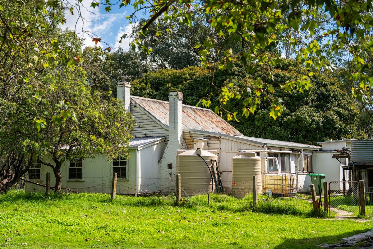 1007 & 1007A Kiewa Valley Highway, Staghorn Flat Sold by Farmbuy.com - image 17