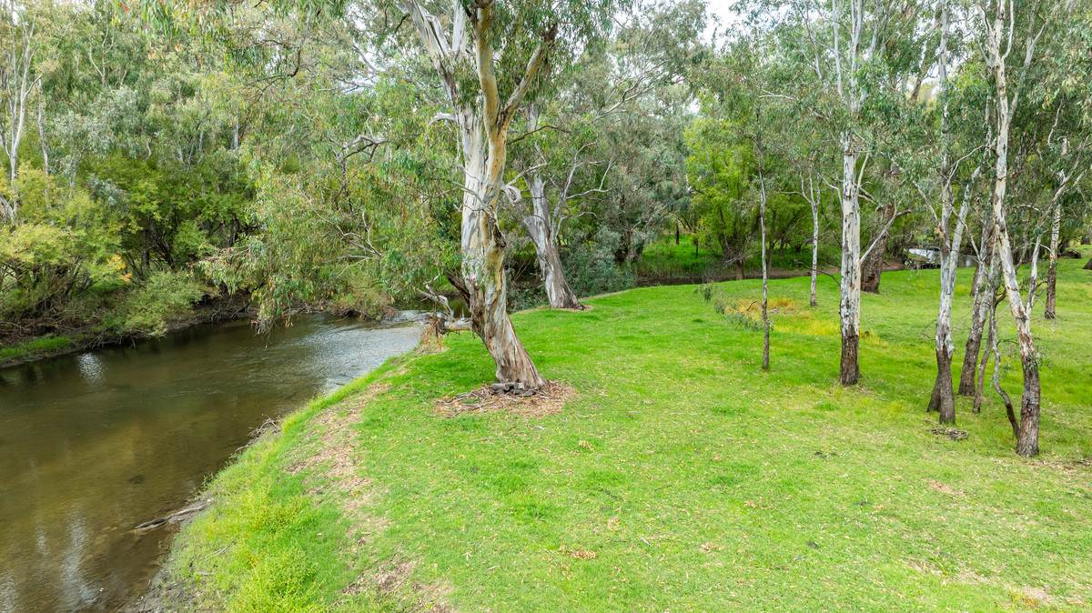 1007 & 1007A Kiewa Valley Highway, Staghorn Flat Sold by Farmbuy.com - image 2