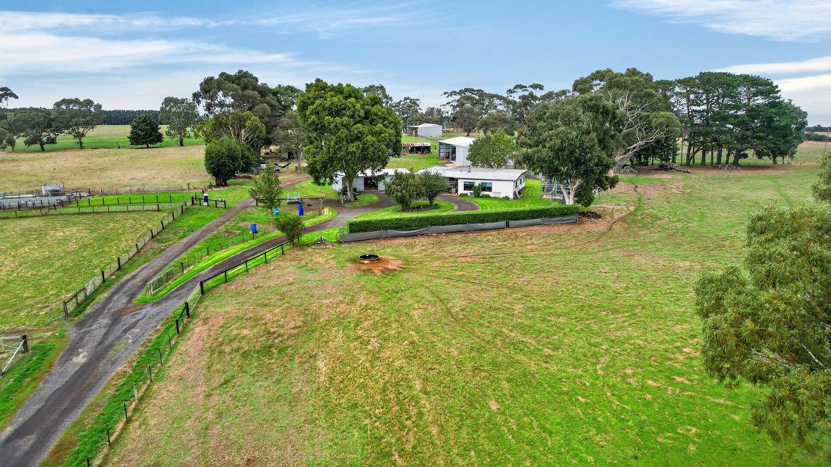 118 Byaduk-Penshurst Road, Byaduk For Sale by Farmbuy.com - image 9