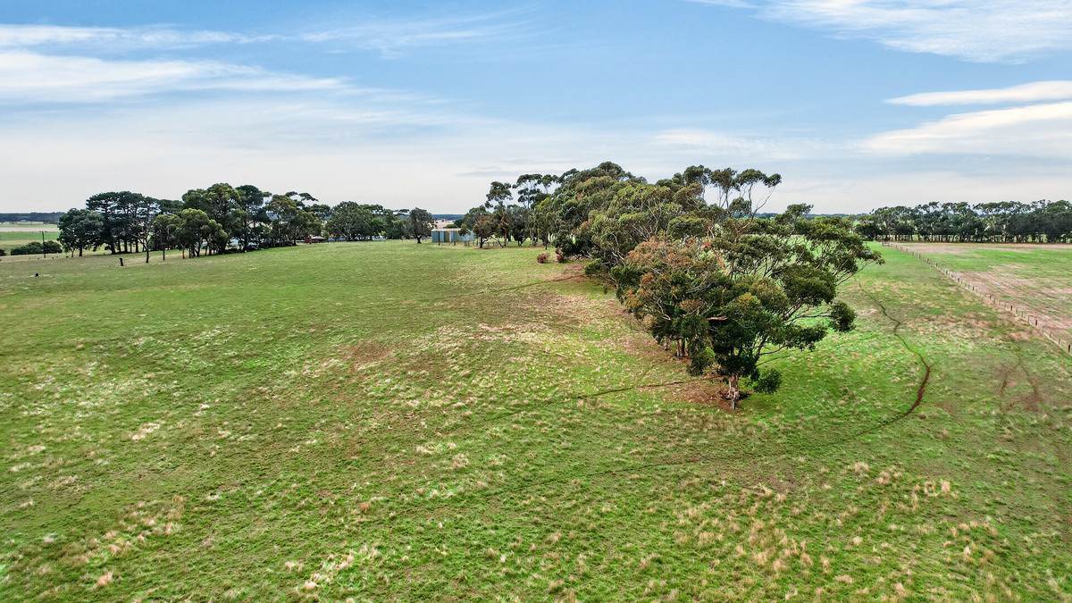 118 Byaduk-Penshurst Road, Byaduk For Sale by Farmbuy.com - image 15