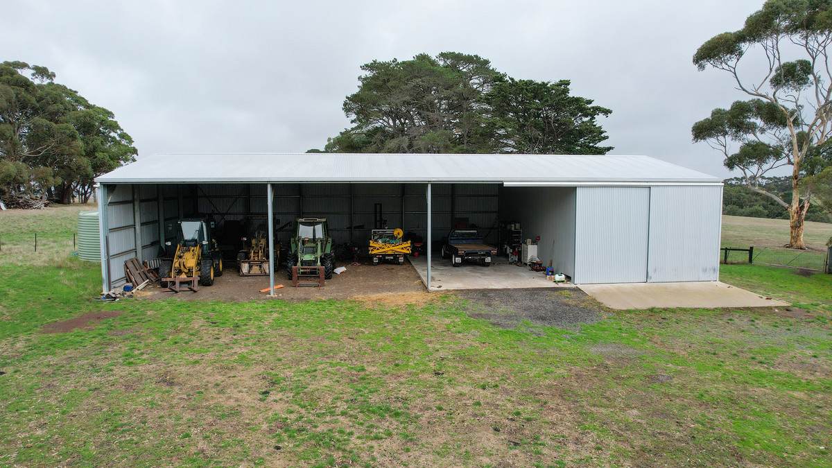 118 Byaduk-Penshurst Road, Byaduk For Sale by Farmbuy.com - image 2