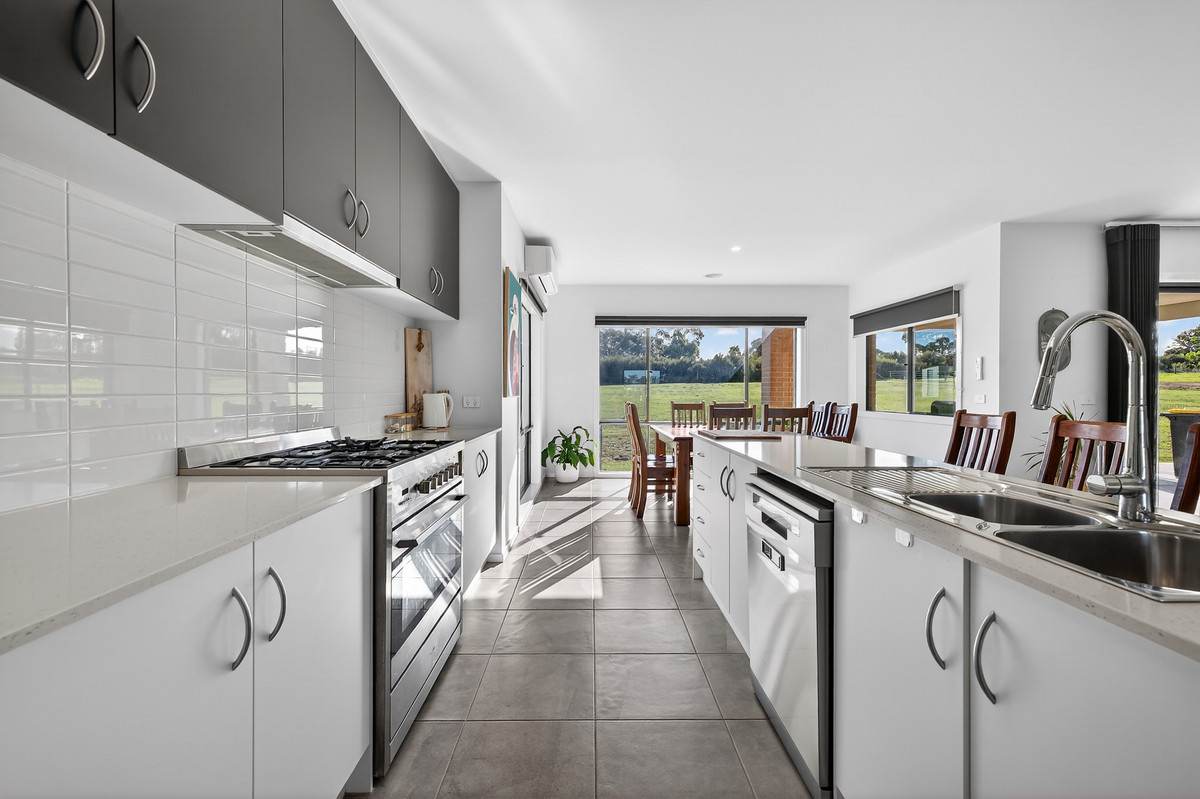 34 Cumming Drive, Longford For Sale by Farmbuy.com - image 3