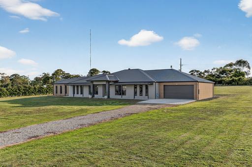 Farm For Sale - VIC - Longford - 3851 - Grand Family Living on an Expansive 6,640sqm (Approx.) in Prestigious Grandvue Estate 