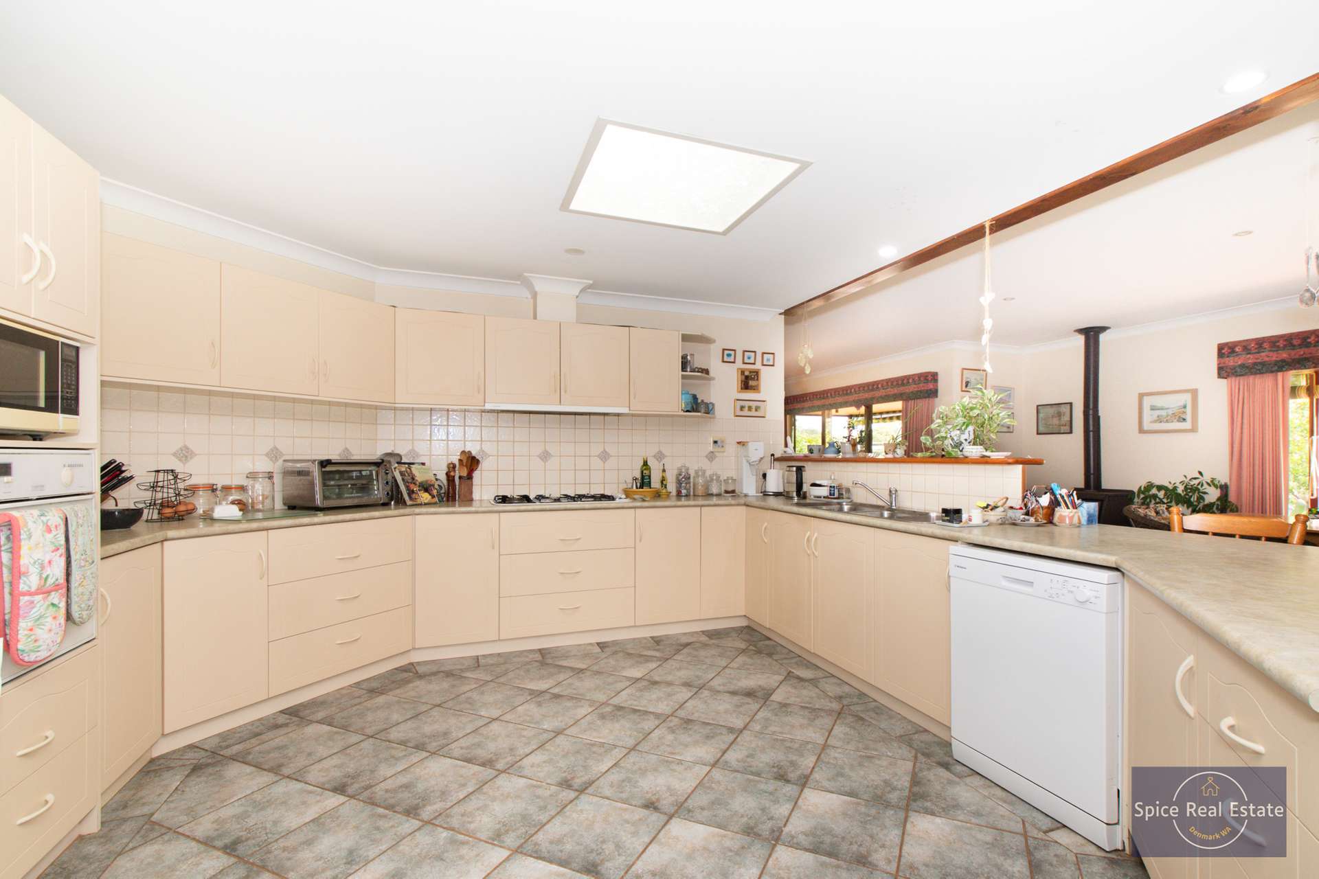 124 Sheoak Drive, Hay For Sale by Farmbuy.com - image 9