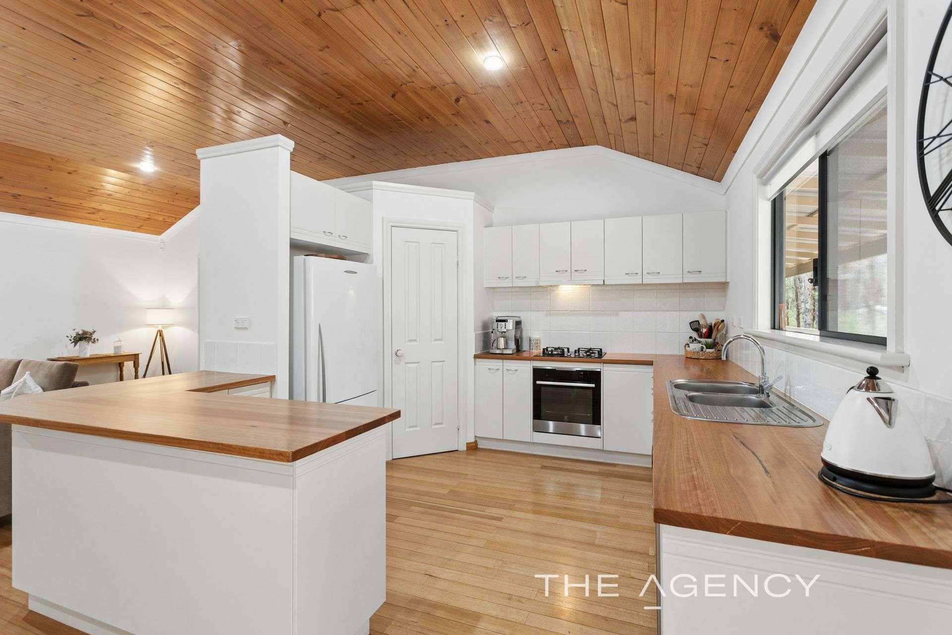 220 Tarrup Street, Chidlow For Sale by Farmbuy.com - image 6