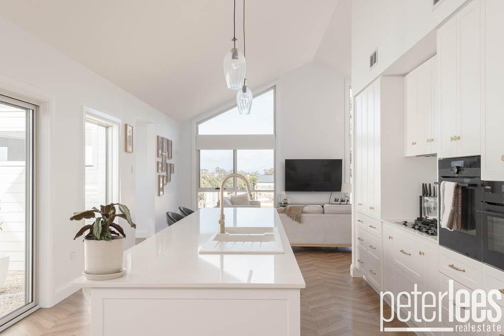 18 Towers Drive, St Leonards TAS 7250