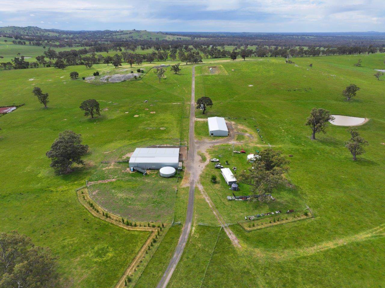 230 Metcalfe-Elphinstone Road, Elphinstone For Sale by Farmbuy.com - image 2