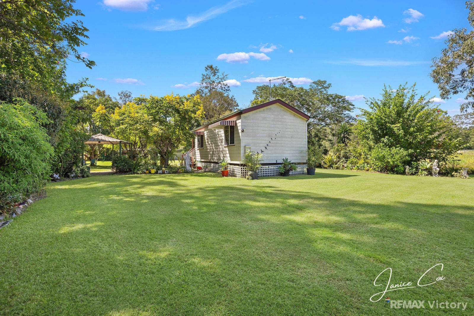 27 Currawong Place, Bellmere For Sale by Farmbuy.com - image 16
