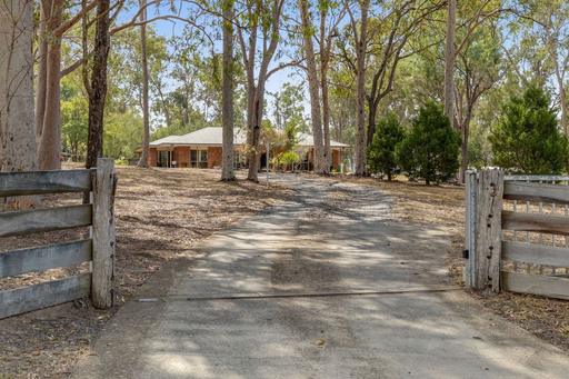 7 Porteus Road, Withcott QLD 4352