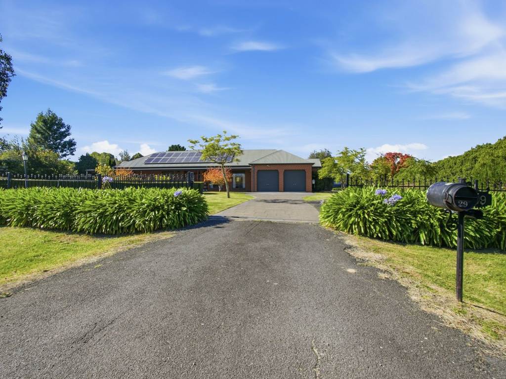 29 Timbarra Drive, Eastwood VIC 3875