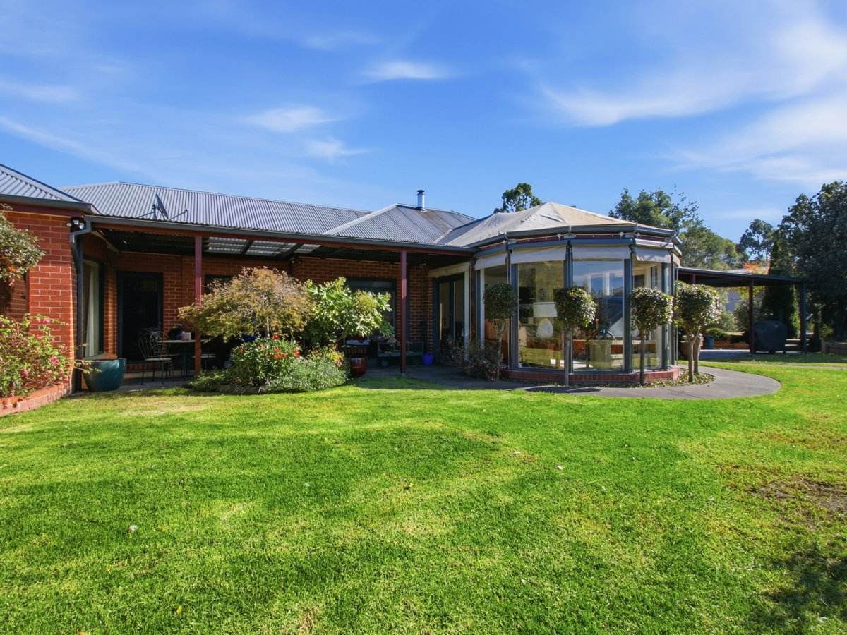 29 Timbarra Drive, Eastwood For Sale by Farmbuy.com - image 17