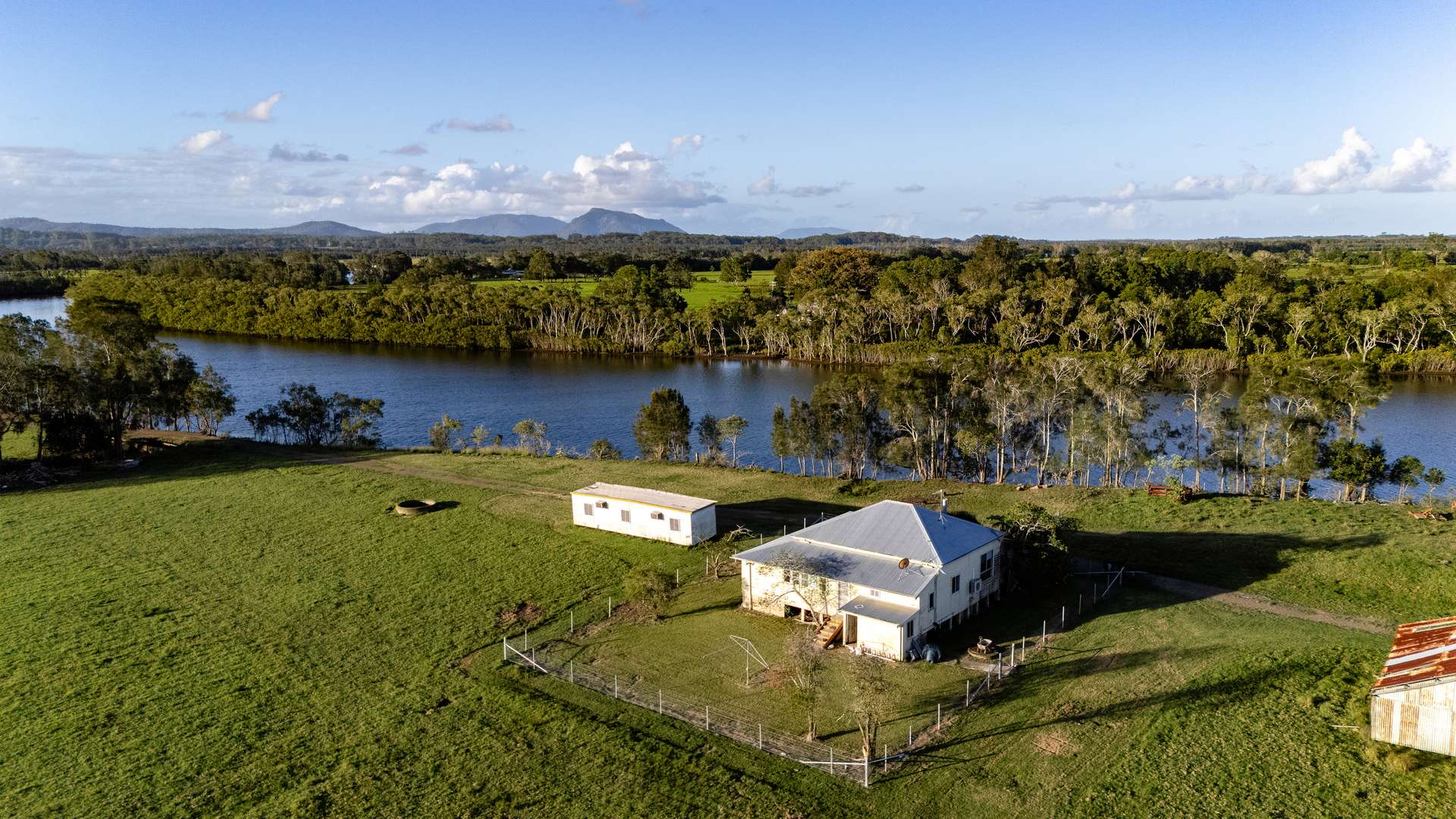 18220 & 18146 Pacific Highway, Jones Island For Sale by Farmbuy.com - image 6