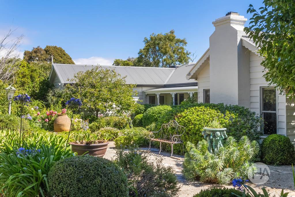 6 Thornton Road, Mount Eliza VIC 3930